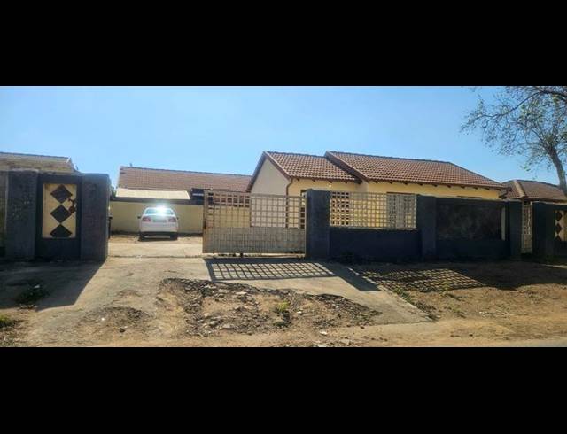 2 BEDROOM PROPERTY TO RENT IN LOTUS GARDENS